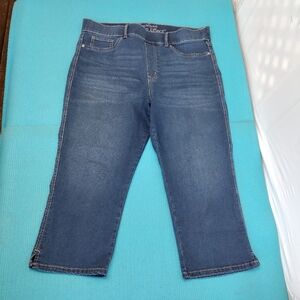 Gloria Vanderbilt Shape Effect Pull On Denim Capri Jeans - 16P